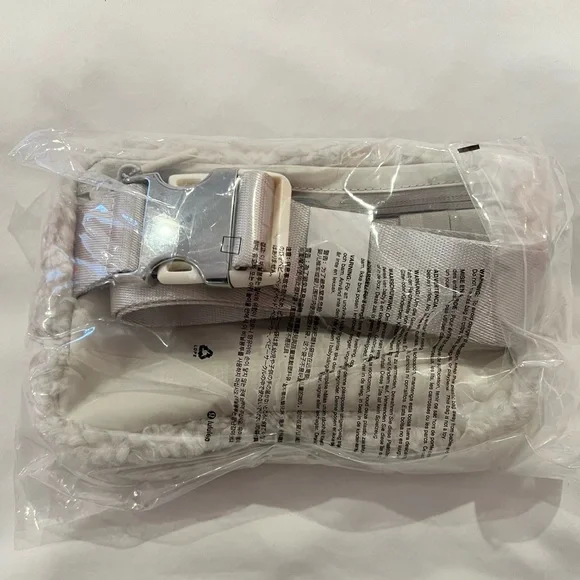 LULULEMON NEW YEAR EVERYWHERE BELT
BAG 1L *FLEECE - Picture 6 of 6
